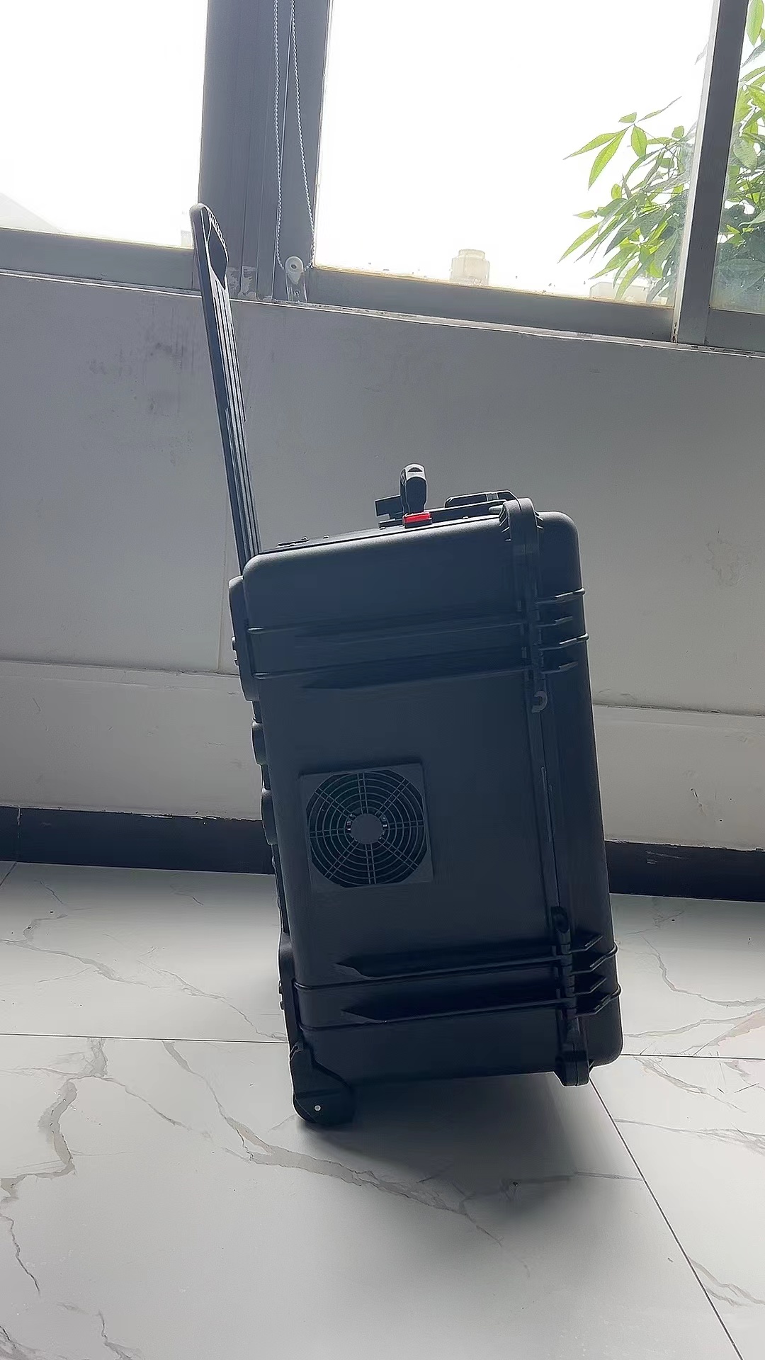 八宿手拉箱型移动通信干扰器